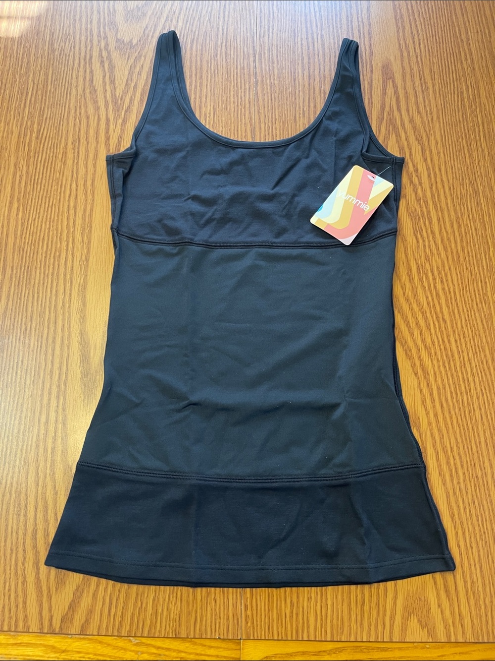 YUMMIE  pearl Scoop Neck Athletic Tank Top
2-pack